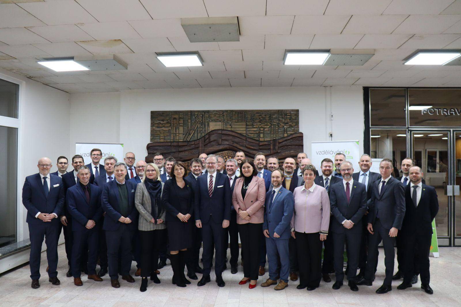 DO JESENÍKU DORAZILA VLÁDA. PREMIÉR SLÍBIL MILIARDOVÉ INVESTICE.
