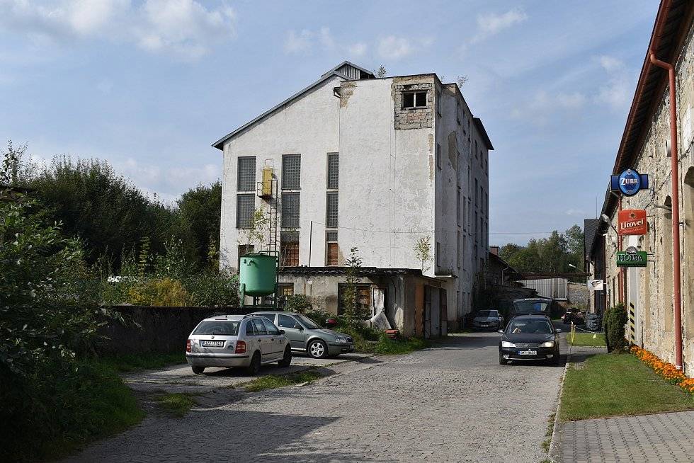 PRODEJ BUDOVY A POZEMKŮ V AREÁLU BÝVALÉHO MORAVOLENU