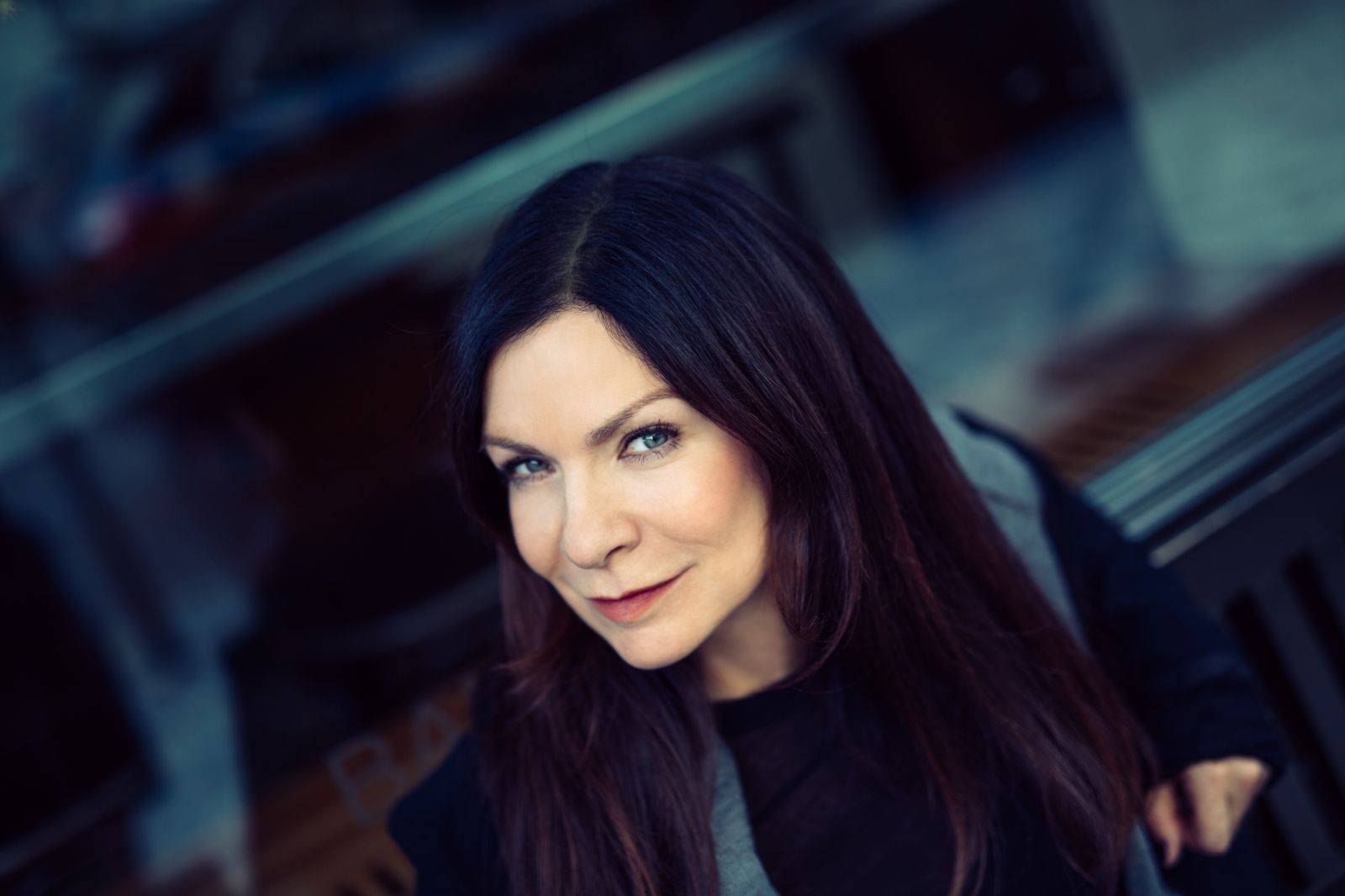 ANNA K. ZAZPÍVÁ NA NÁMĚSTÍ, PETR KOLÁŘ V LÁZNÍCH