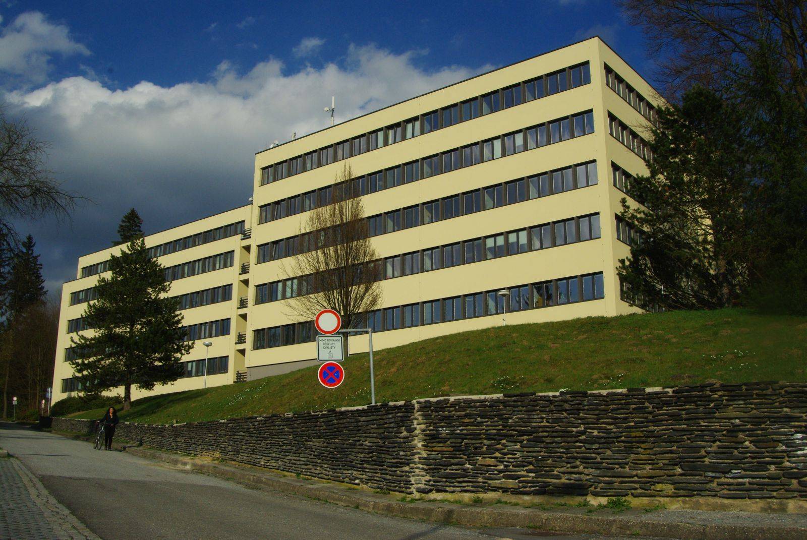 ZASEDÁNÍ ZASTUPITELSTVA