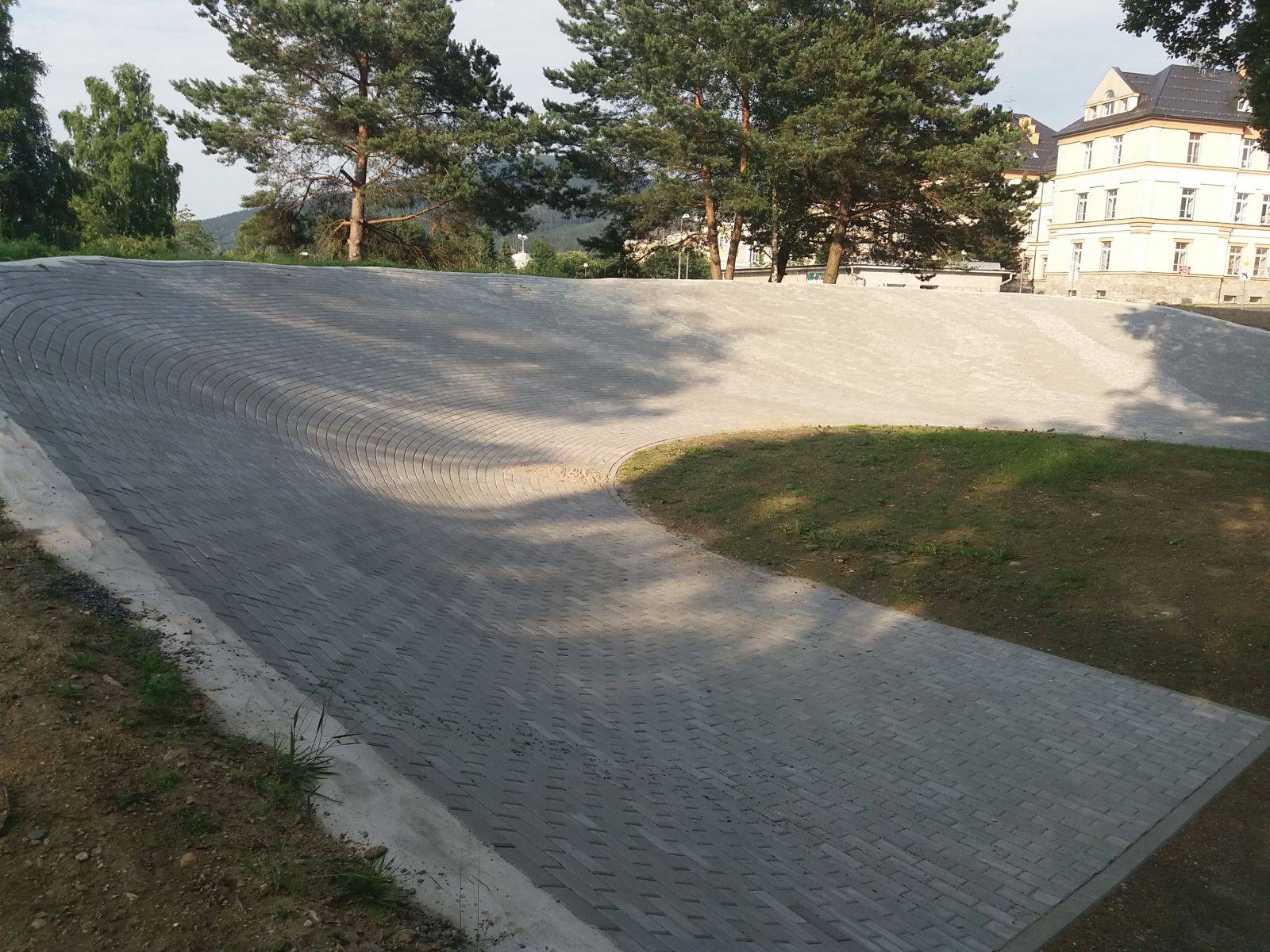 MĚSTO PŘISPĚLO NA ÚPRAVU BIKROSOVÉ TRATĚ