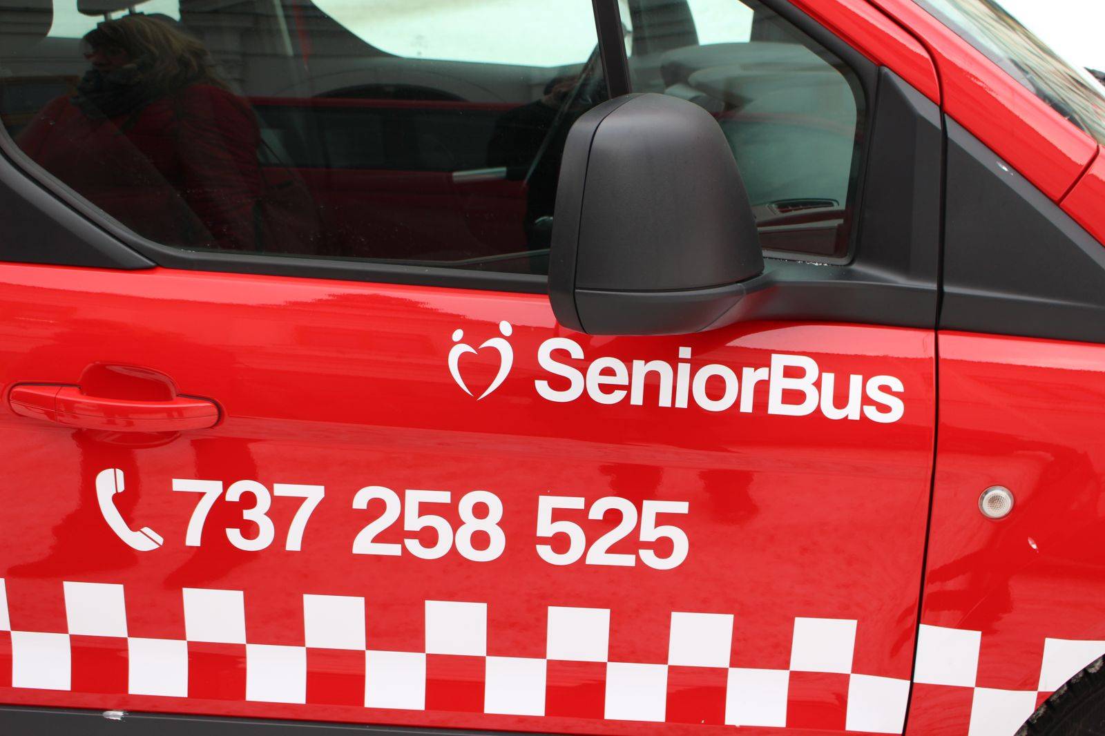 VĚKOVÁ HRANICE PRO SLUŽBU SENIOR TAXI SE SNIŽUJE