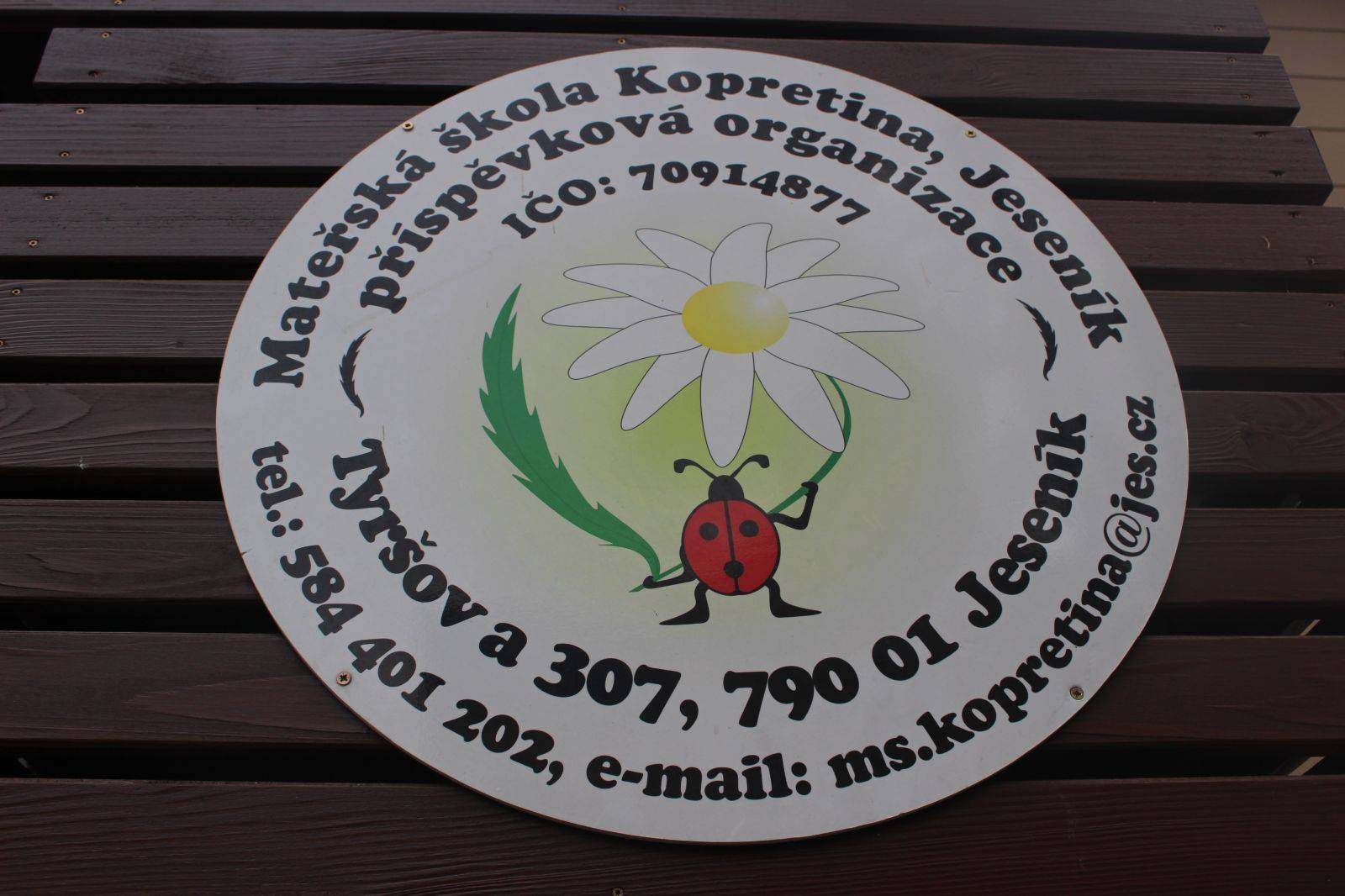 ŠKOLKY SE OTEVŘOU V PONDĚLÍ, PARKOVÁNÍ ZPOPLATNĚNO