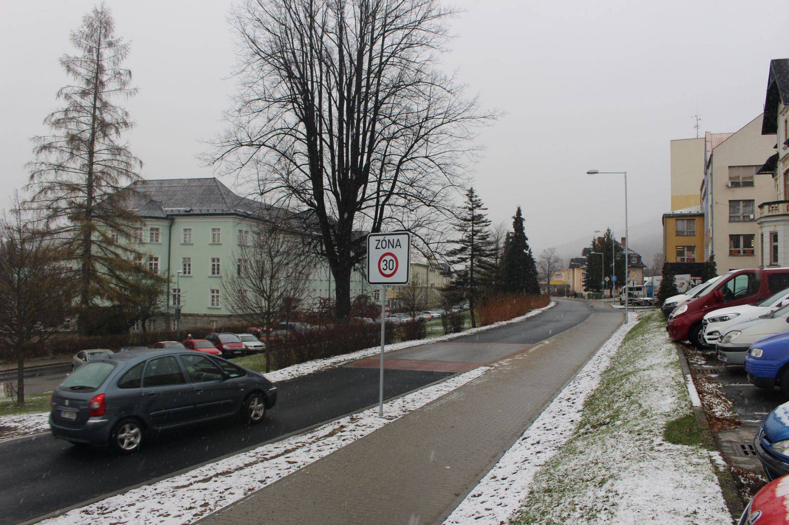 NOVÝ CHODNÍK ZVÝŠIL BEZPEČNOST CHODCŮ