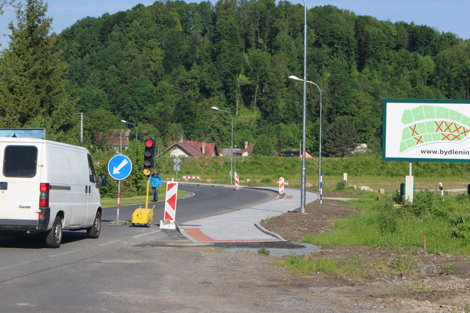 VÝSTAVBA REJVÍZSKÉHO CHODNÍKU V PŘEDSTIHU