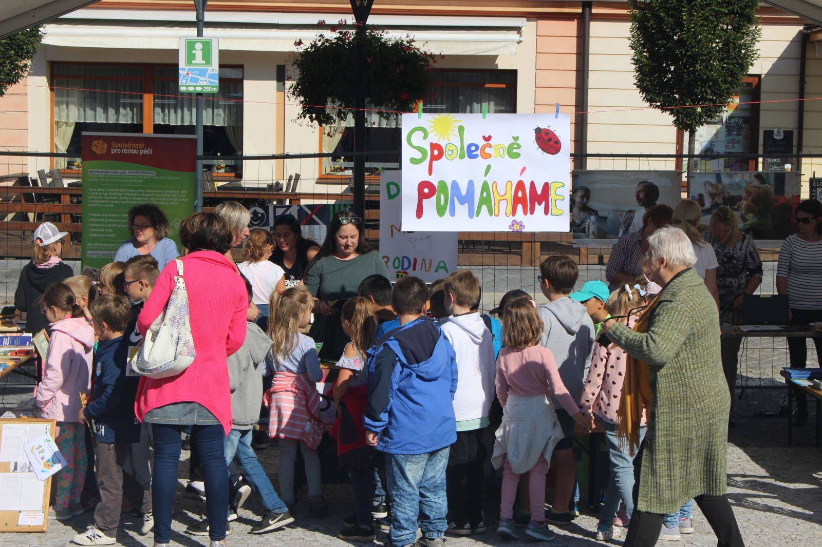 SPOLEČNĚ POMÁHÁME