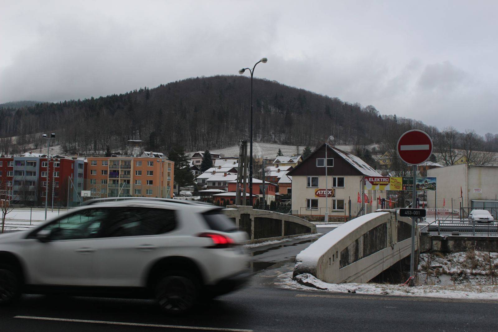 RADAR MÁ ZKLIDNIT DOPRAVU NA PRŮTAHU MĚSTEM
