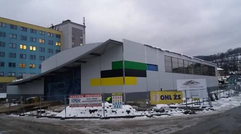 STAVEBNÍ PRÁCE SPORTOVNÍ HALY SKONČÍ NA JAŘE