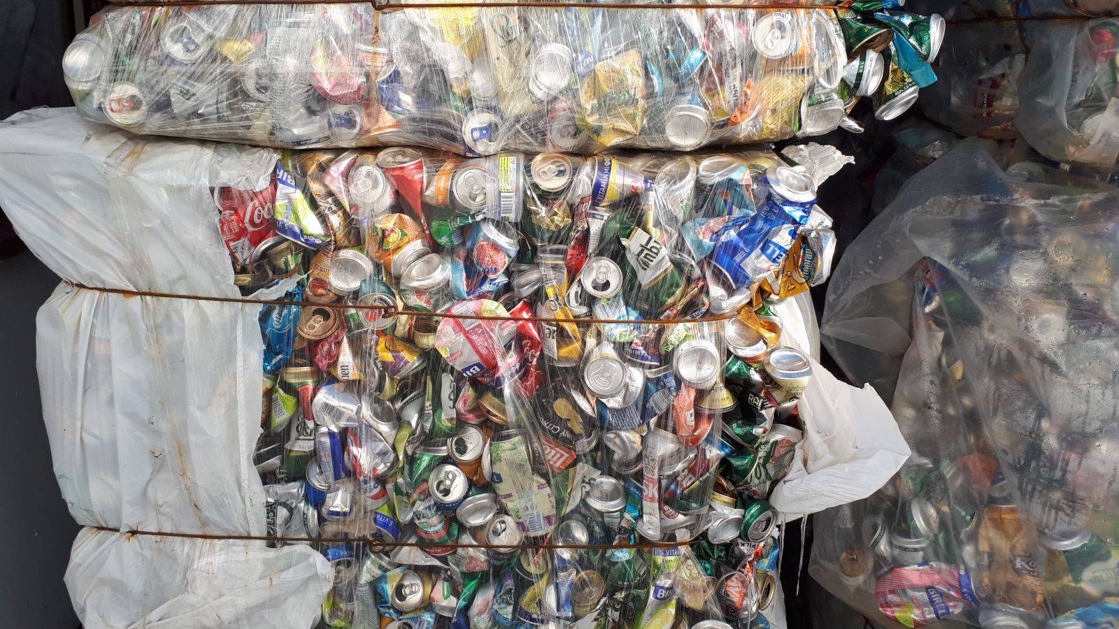 TŘÍDIT NÁPOJOVÉ PLECHOVKY MÁ SMYSL