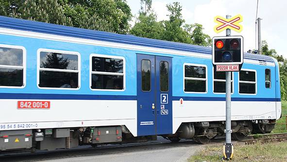 UZAVŘENÍ ŽELEZNIČNÍHO PŘEJEZDU