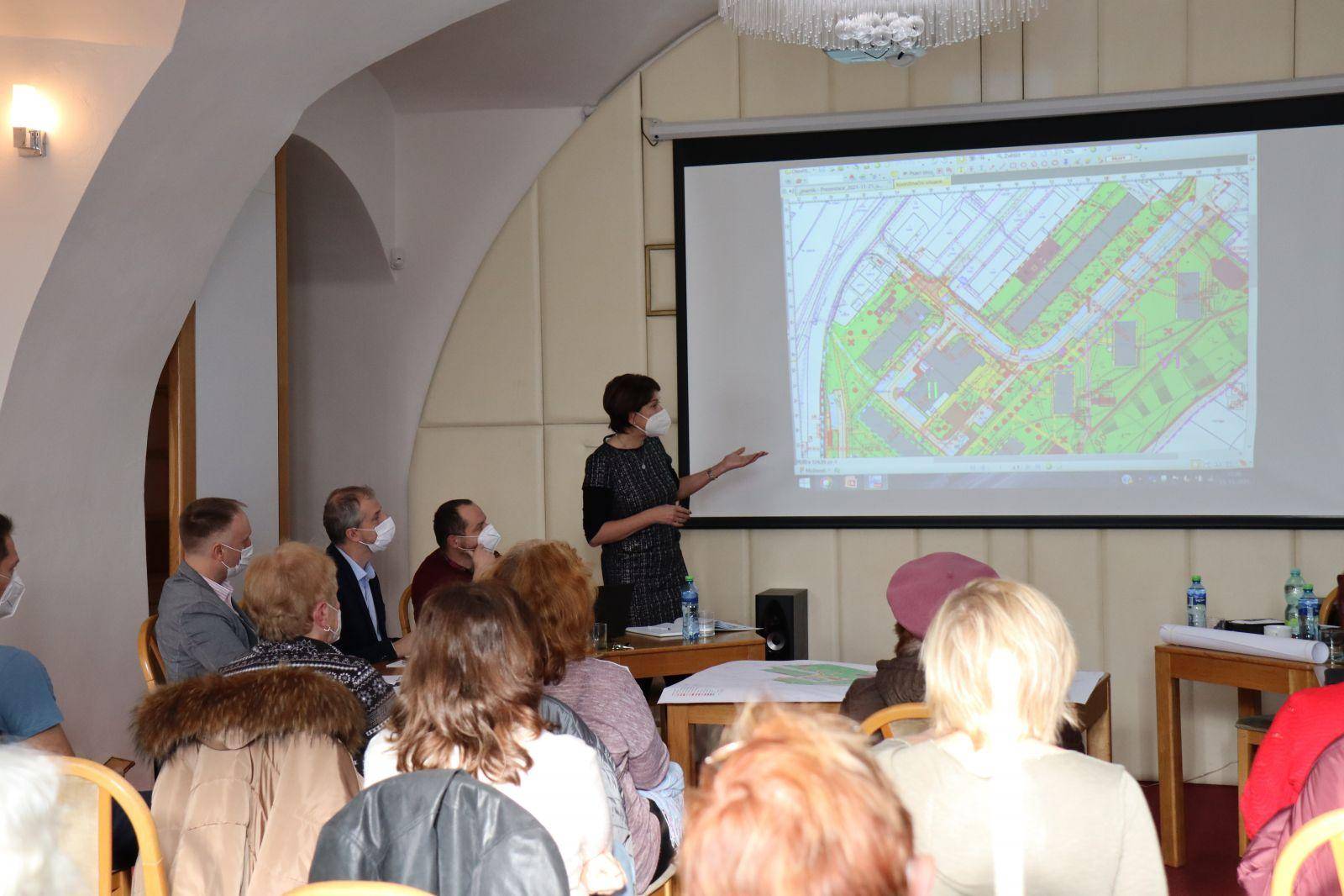 VEŘEJNÉ PROJEDNÁNÍ PROJEKTU REGENERACE SÍDLIŠTĚ POD CHLUMEM