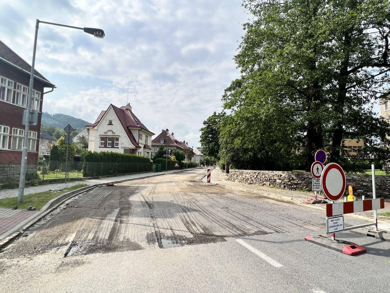 OZNÁMENÍ O ÚPLNÉ UZAVÍRCE ULIC POŠTOVNÍ A DITTERSDORFOVA