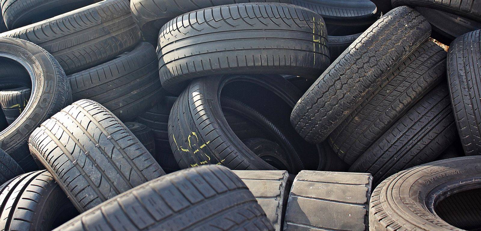 SBĚRNÝ DVŮR SE STANE MÍSTEM ZPĚTNÉHO ODBĚRU PNEUMATIK A AUTOBATERIÍ