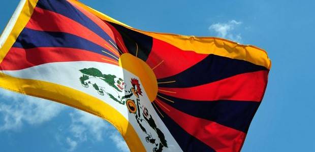 V JESENÍKU ZAVLAJE TIBETSKÁ VLAJKA