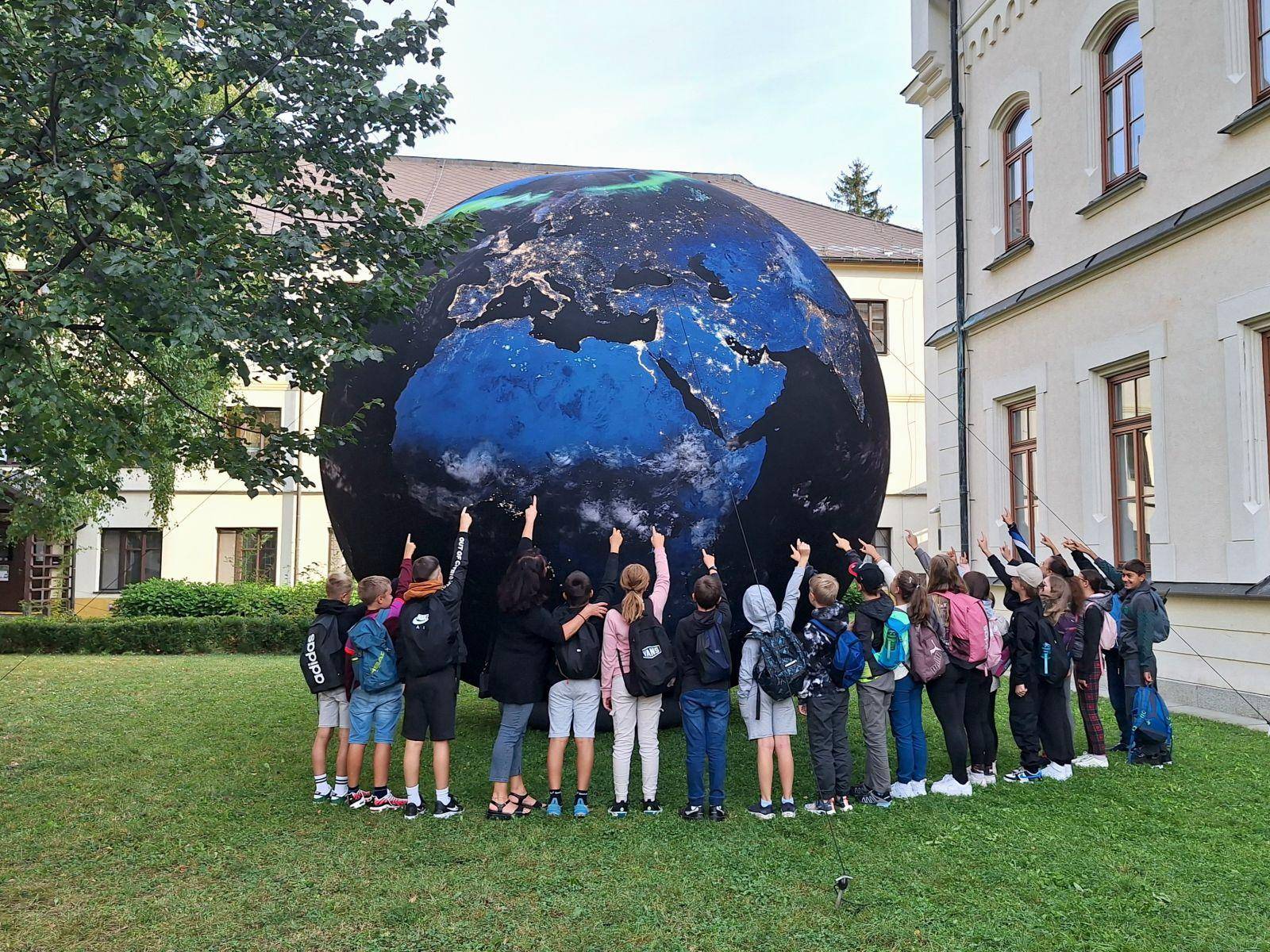 PŘED 60 LETY SE V JESENÍKU OTEVŘELA PRVNÍ ŠKOLNÍ HVĚZDÁRNA V ČESKOSLOVENSKU