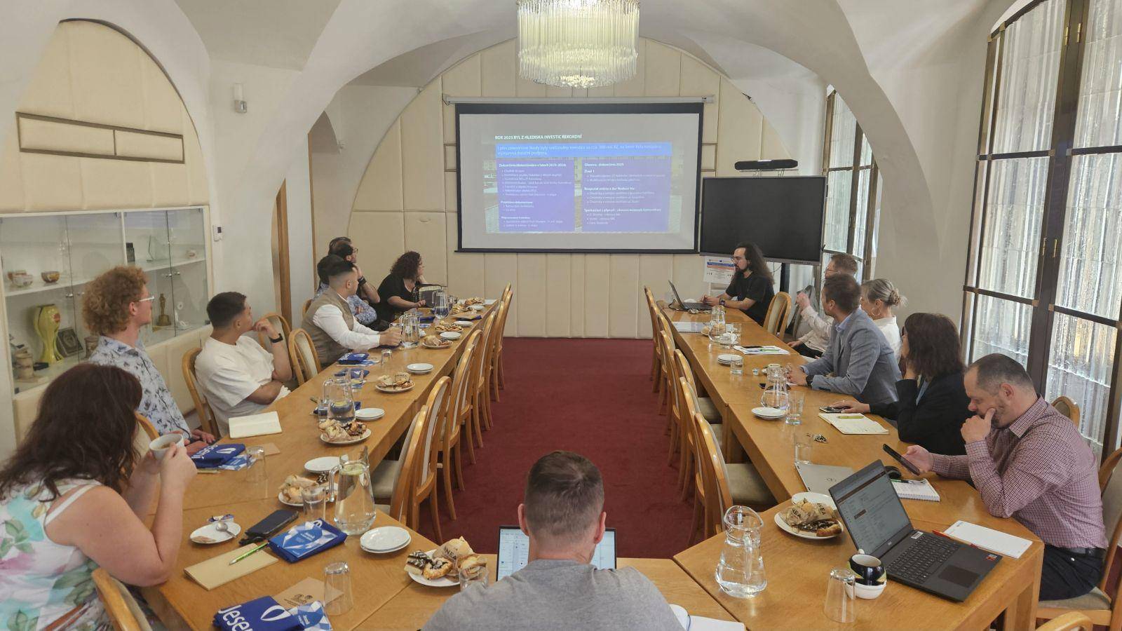 KAFE S VEDENÍM MĚSTA: USKUTEČNILO SE DALŠÍ SETKÁNÍ S PODNIKATELI