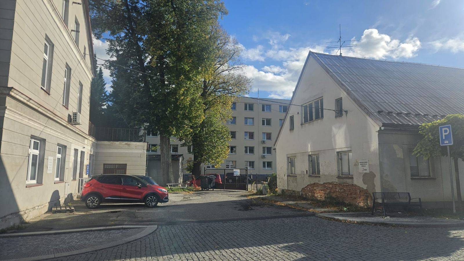 V AREÁLU JESENICKÉ NEMOCNICE PROBĚHNE CVIČENÍ SLOŽEK IZS