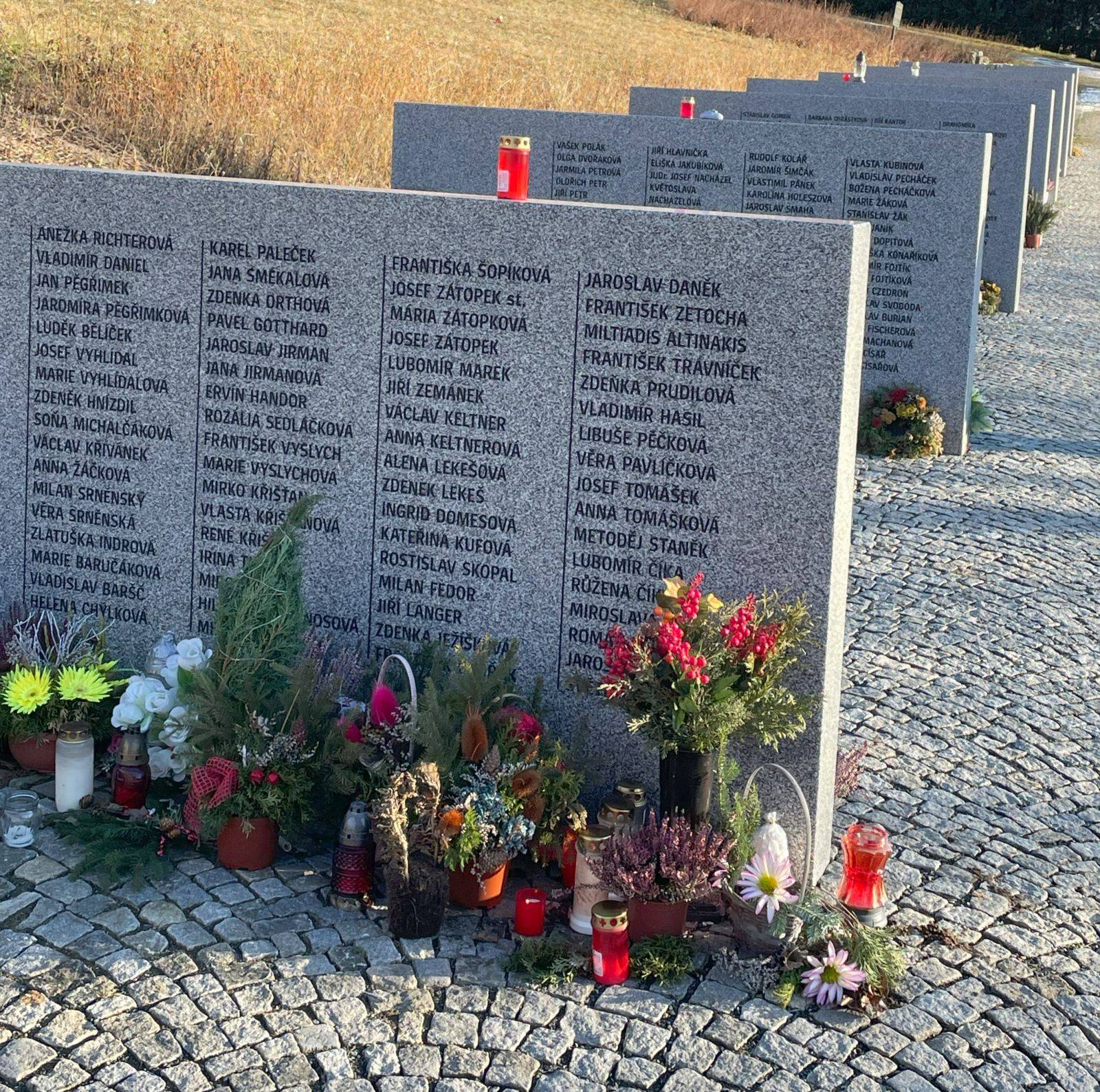 PROSBA OBČANŮM: PEČUJME SPOLEČNĚ O PAMĚTNÍ DESKY