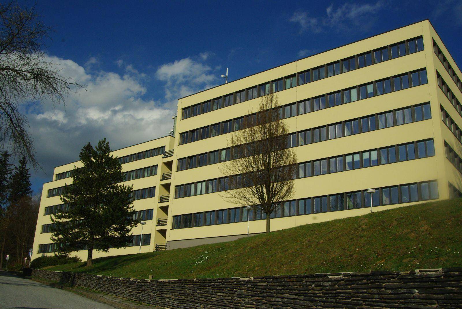 KONEC NA TOVÁRNÍ: JAKO POSLEDNÍ SE STĚHUJE NA IPOS STAVEBNÍ ODBOR