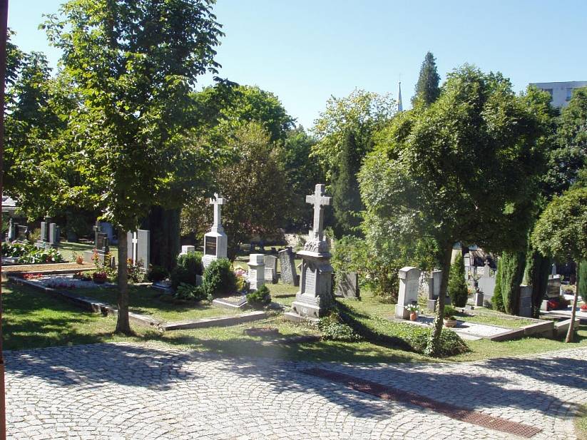 NEZBYTNÉ KÁCENÍ NA HŘBITOVĚ NA HUSOVĚ ULICI