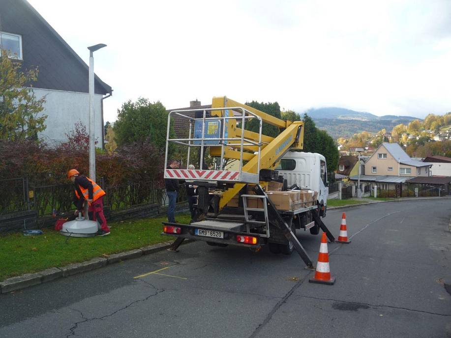 MODERNIZACE VEŘEJNÉHO OSVĚTLENÍ V JESENÍKU ÚSPĚŠNĚ POKRAČUJE