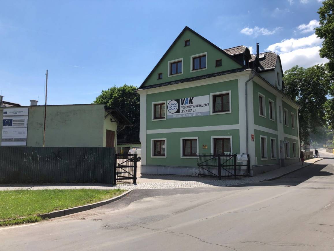 VOLNÁ PRACOVNÍ MÍSTA NA VAK