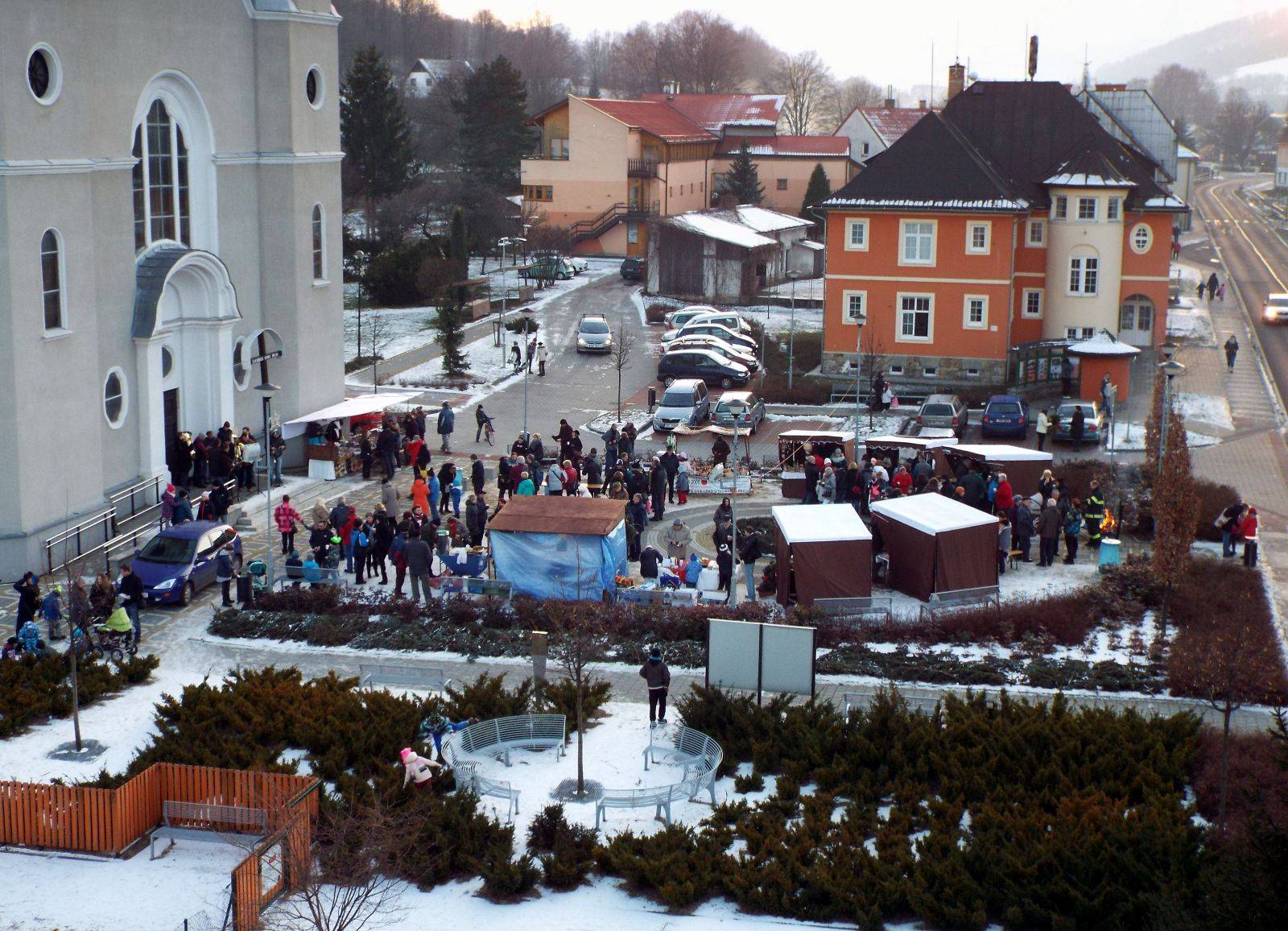 Českoveské adventní trhy a rozsvěcení vánočního stromu