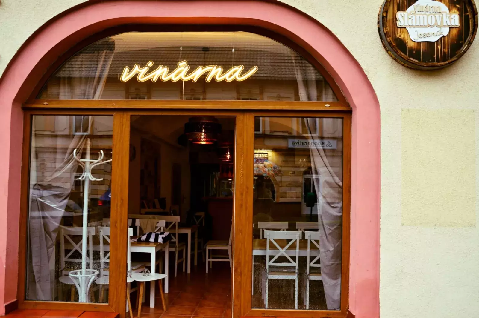 VINÁRNA SLÁMOVKA