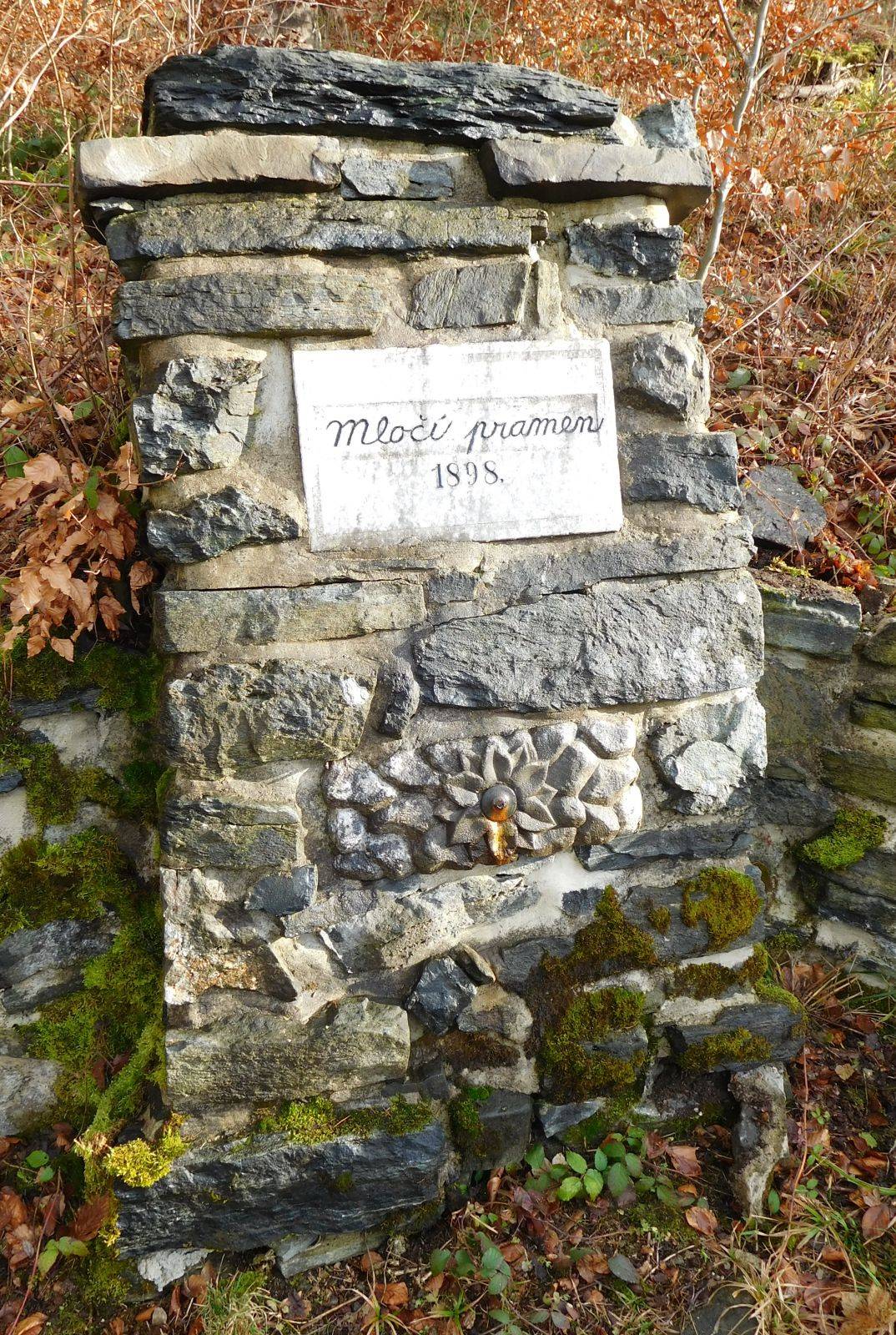 hlavní_část_mohyly.jpg