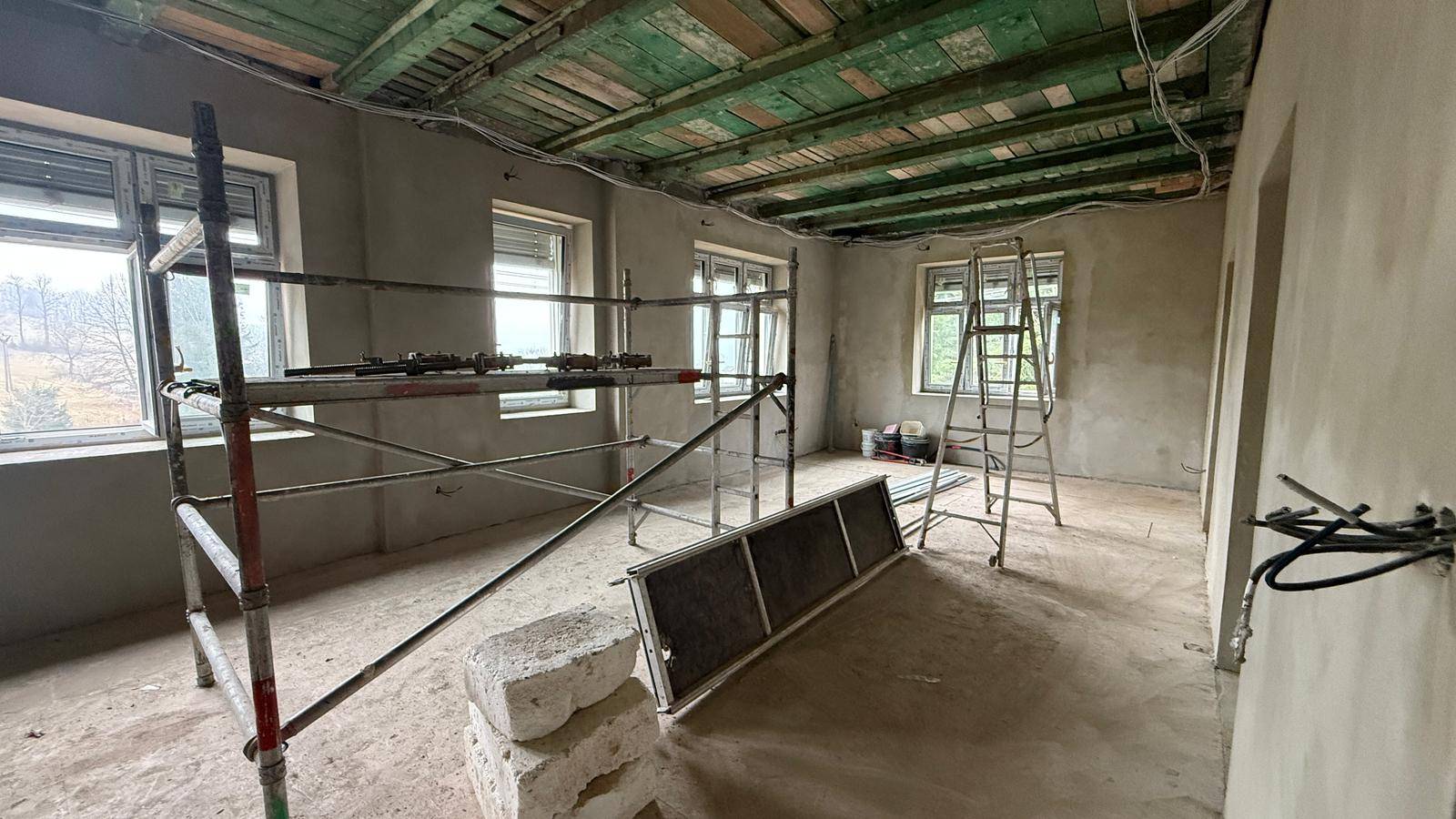 ULOŽILI JSME ČASOVOU SCHRÁNKU NA KALVODOVĚ ULICI. OTEVŘÍT SE MÁ ZA 50 LET