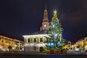 VÁNOČNÍ STROM ROZSVÍCEN