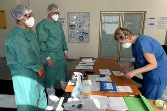 JESENICKÉ NEMOCNICI RADILA VOJENSKÁ SPECIALISTKA, JAK ZVLÁDAT EPIDEMIOLOGICKOU SITUACI
