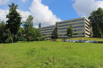 POD IPOSEM VZNIKNE NOVÉ PARKOVIŠTĚ