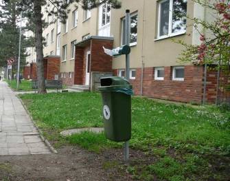 VE MĚSTĚ BUDOU INSTALOVÁNY ODPADKOVÉ KOŠE NA PSÍ EXKREMENTY