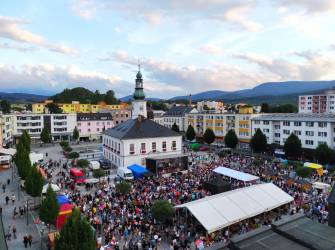 JESENÍK SE BAVÍ UZAVŘE MASARYKOVO NÁMĚSTÍ