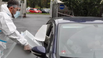 VOLBA Z AUTA - TZV. DRIVE-IN