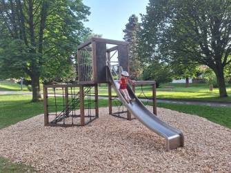 TVOŘÍME JESENÍK: DĚTI SI UŽIJÍ NOVÉ HERNÍ ZAŘÍZENÍ