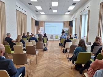 MĚSTO MŮŽE INFORMOVAT A PODPOROVAT SLUŽBY PÉČE O ZÁVISLÉ ČLENY RODINY