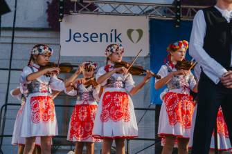 JESENÍK OPĚT PŘISPĚJE RODINÁM NA DĚTSKÉ KROUŽKY. PŘIPRAVEN JE DALŠÍ MILION KORUN