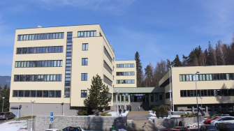 DOČASNÉ UZAVŘENÍ BOČNÍHO VCHODU DO BUDOVY MĚÚ JESENÍK - IPOS