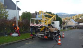 V JESENÍKU SVÍTÍ 372 NOVÝCH LAMP. NA ČÁSTI Z NICH SE TESTUJE CHYTRÉ OSVĚTLENÍ