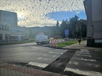 UPOZORNĚNÍ NA AKTUÁLNÍ DOPRAVNÍ OMEZENÍ – NÁM. SVOBODY